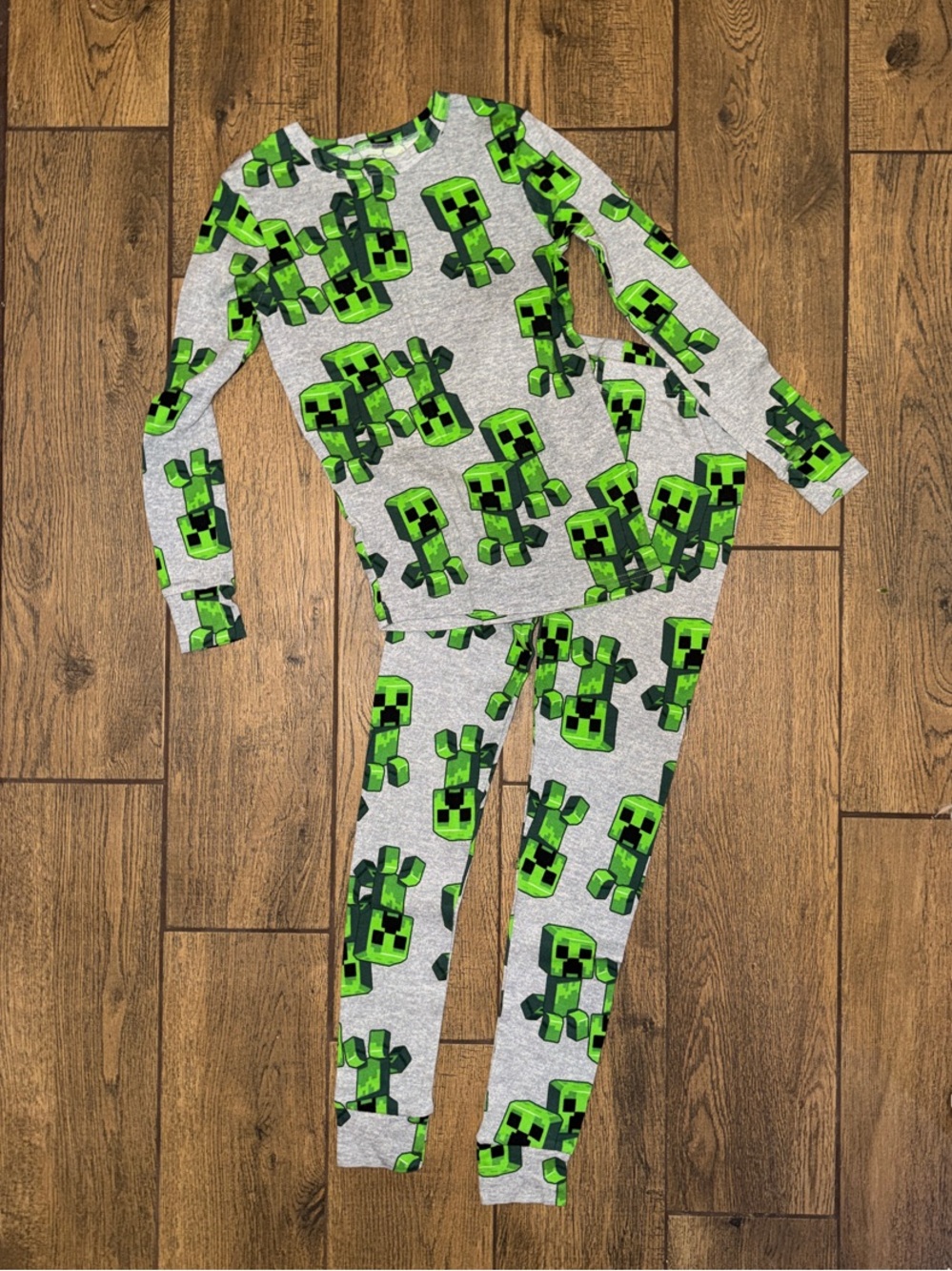 Minecraft Kids Long-Sleeve Gray and Green Creeper Pajama Set